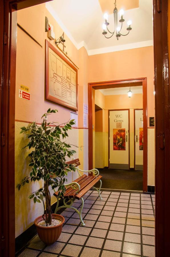 Best Spot Hostel Прага Екстериор снимка