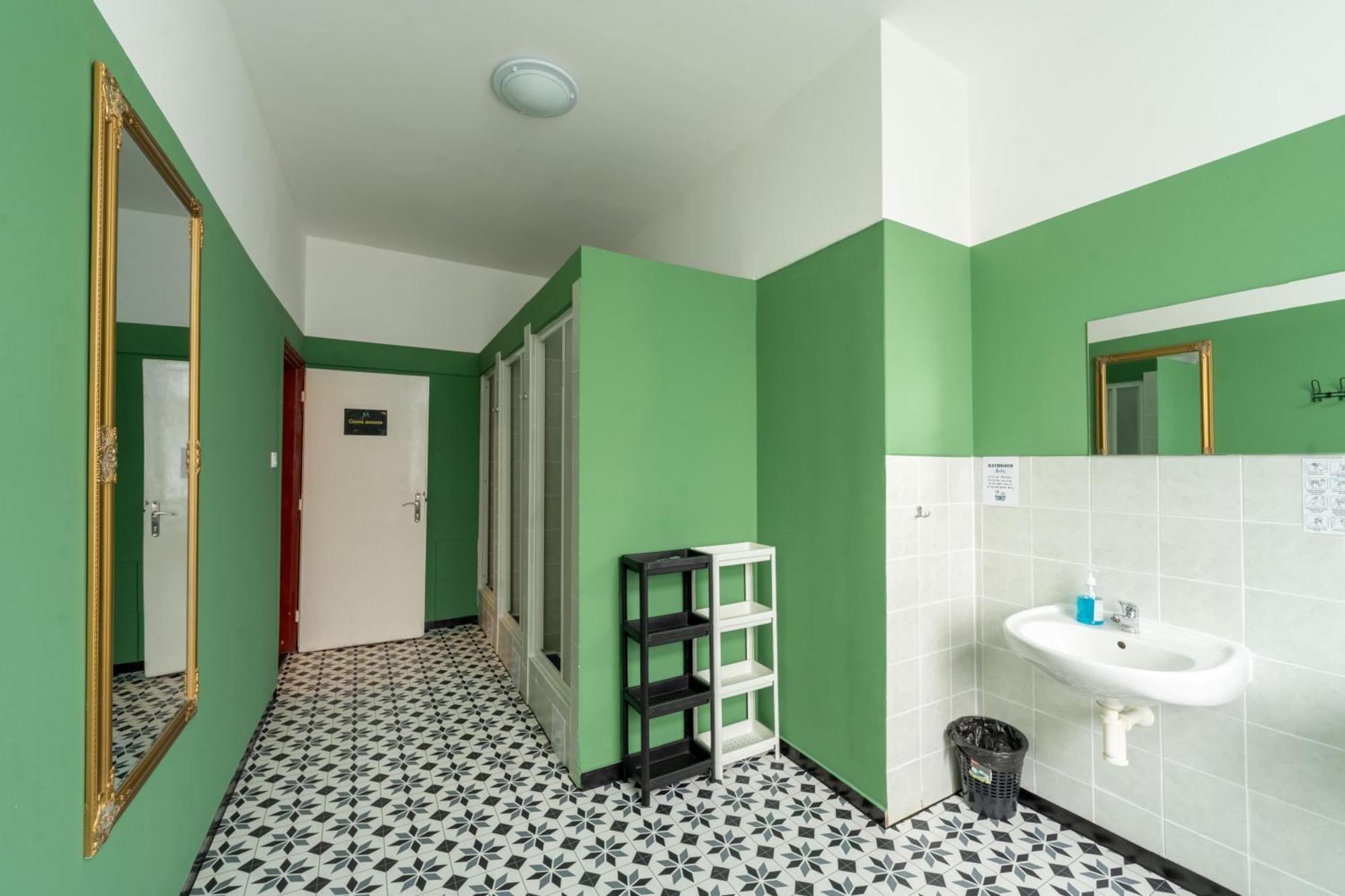 Best Spot Hostel Прага Екстериор снимка