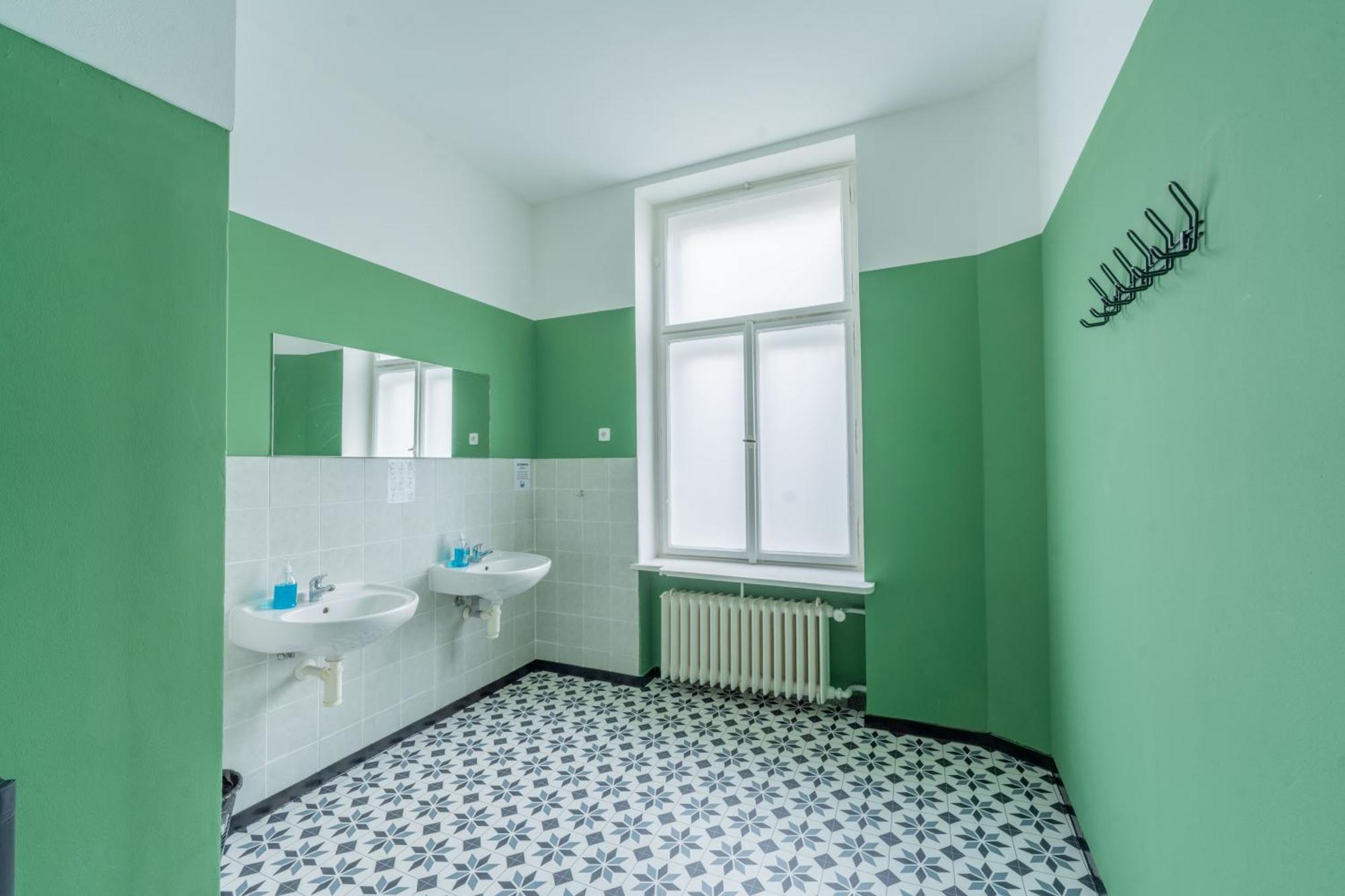Best Spot Hostel Прага Екстериор снимка